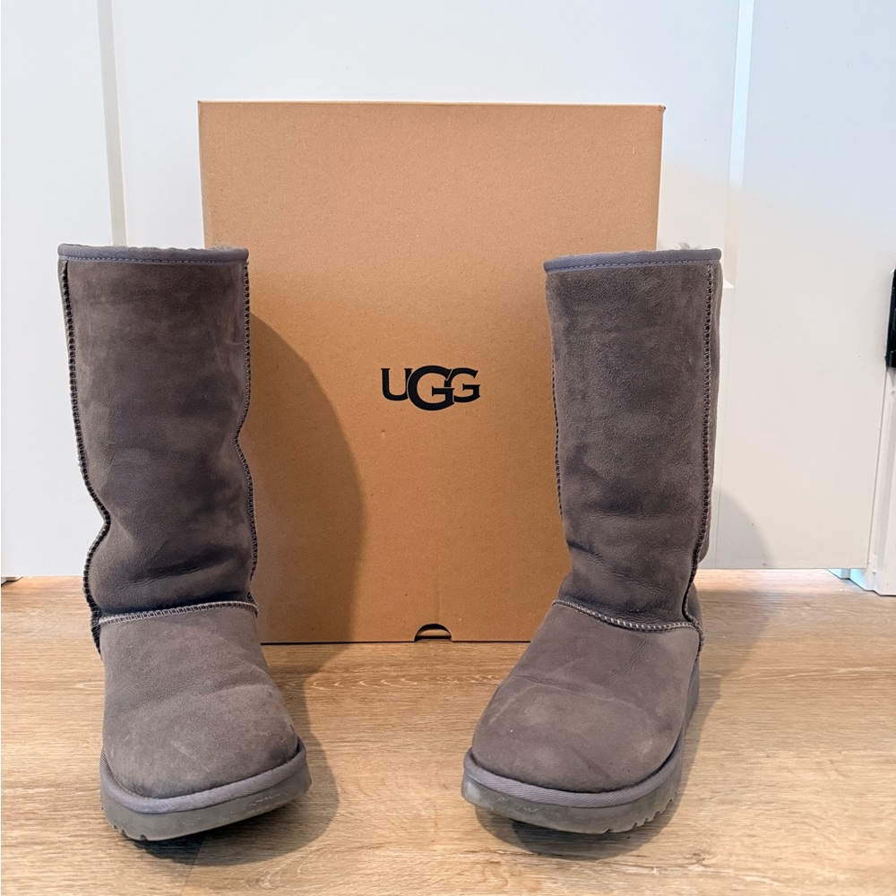 UGG Classic Tall II Boots in Grey